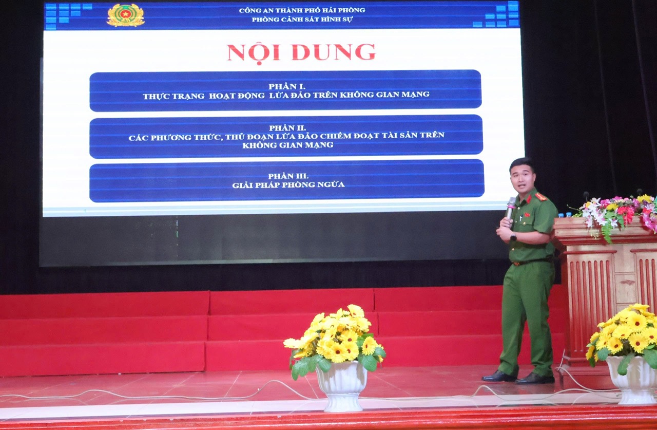 Phòng An ninh chính trị nội bộ: Tuyên truyền, phổ biến pháp luật cho tân sinh viên khóa mới của Trường Đại học Sao Đỏ
